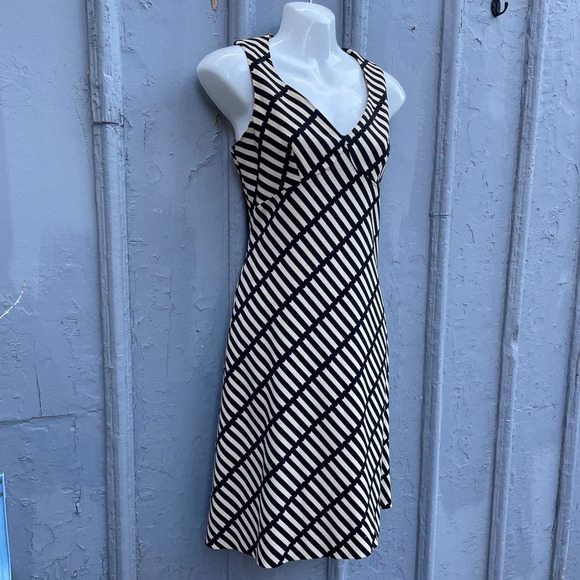 Versace Versus geometric  wool A frame shift dress, size IT42 (US 6) - Picture 5 of 15